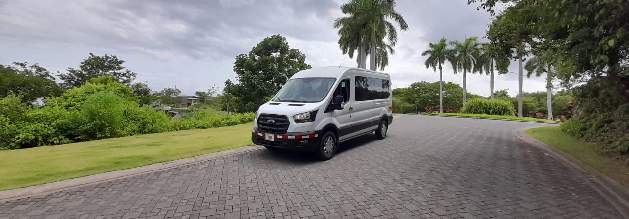 Image of a van at the entrance of a hotel